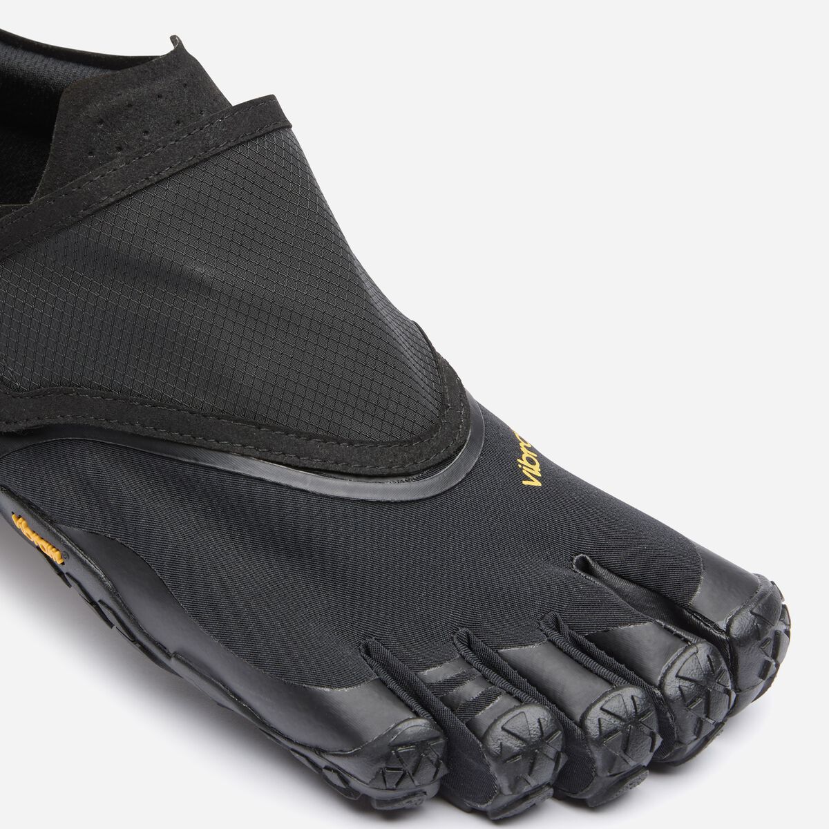 Trailope Black, wing-shaped debris guard on the upper
